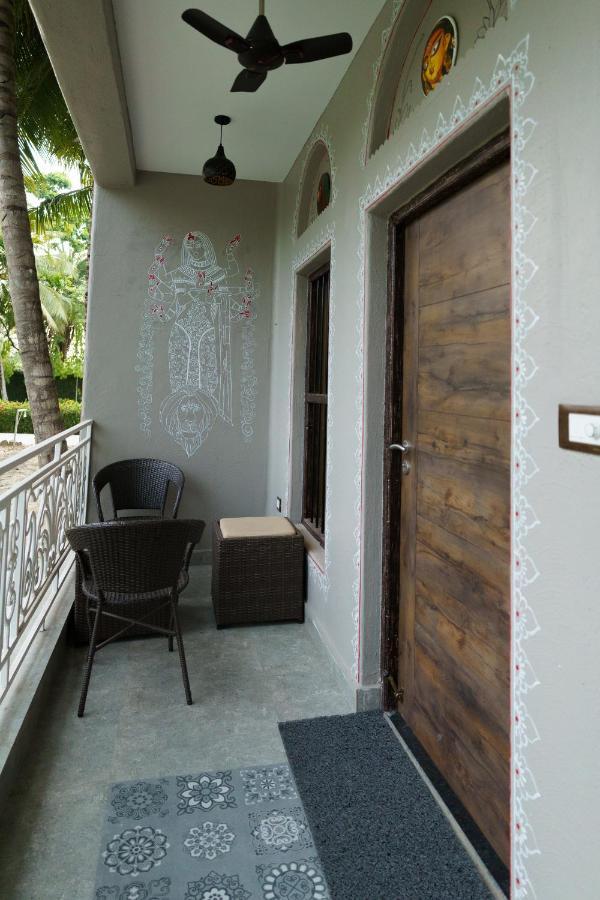 Breathing Earth - Rooms And Pool Calcuta Exterior foto