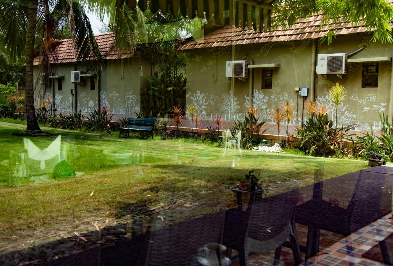 Breathing Earth - Rooms And Pool Calcuta Exterior foto